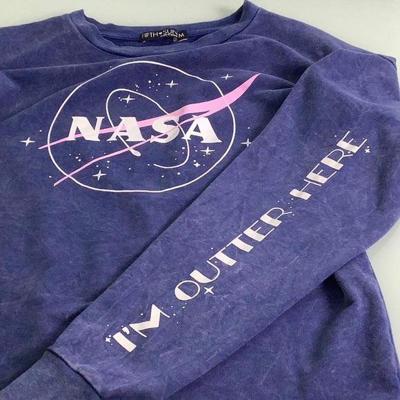 NASA I’m outter here cropped large logo Sweatshirt size M EUC - Picture 6 of 13